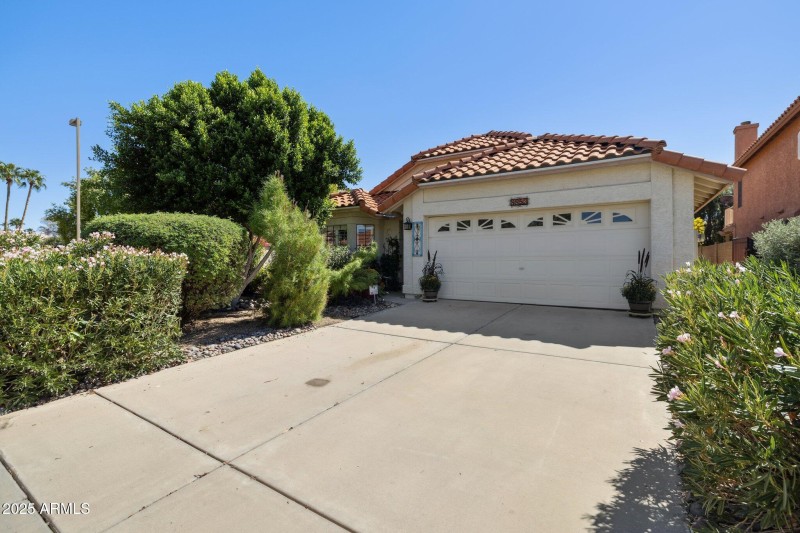 3-web-or-mls-8853-e-charter-oak-dr