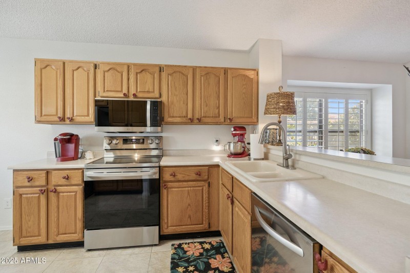 13-web-or-mls-8853-e-charter-oak-dr