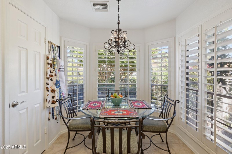 17-web-or-mls-8853-e-charter-oak-dr