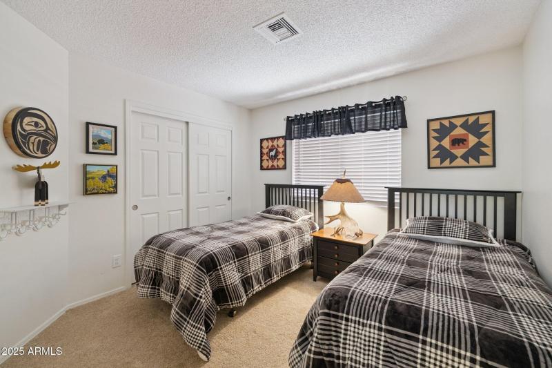 22-web-or-mls-8853-e-charter-oak-dr