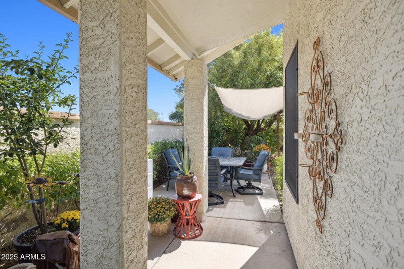 26-web-or-mls-8853-e-charter-oak-dr