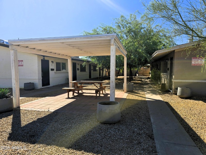 1.1625-1629 Front Entry View