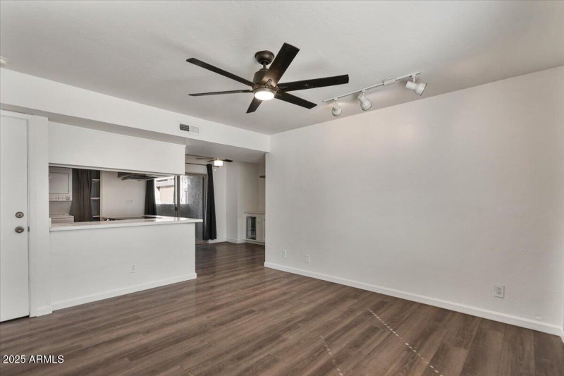 06-Living Room