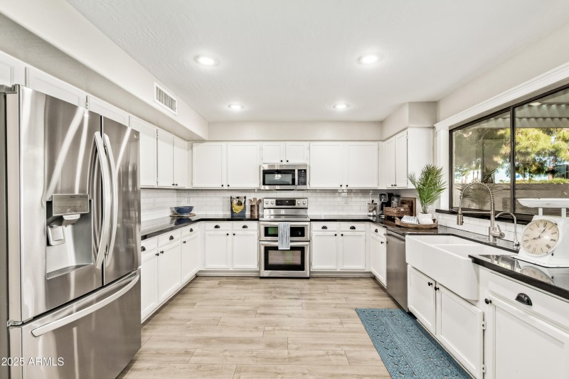Large Beautiful Kitchen