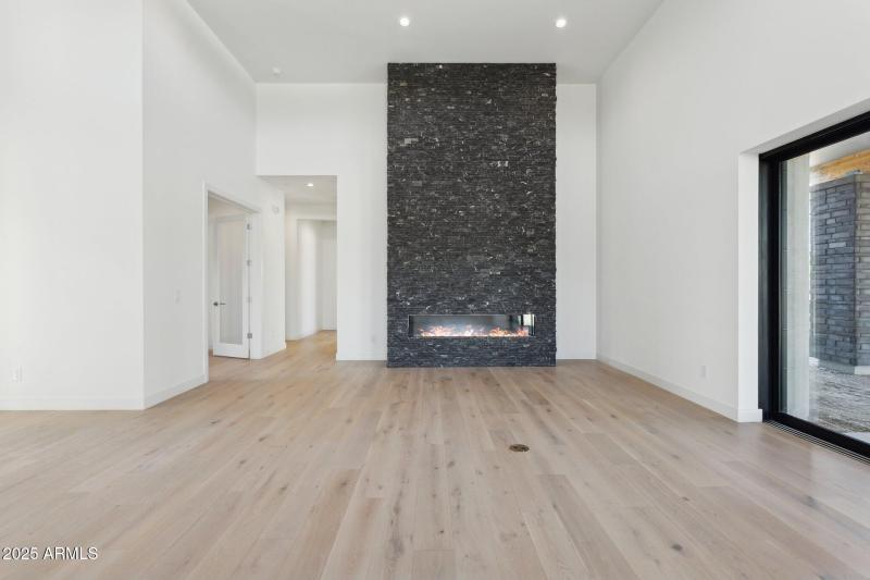 18-web-or-mls-35097-n-83rd-pl