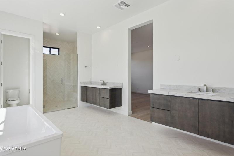 26-web-or-mls-35097-n-83rd-pl