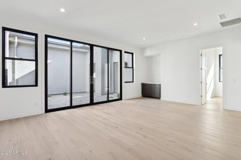 35-web-or-mls-35097-n-83rd-pl