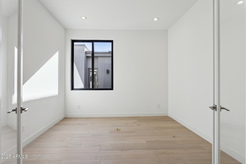 51-web-or-mls-35097-n-83rd-pl