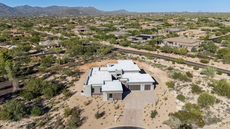 64-web-or-mls-35097-n-83rd-pl