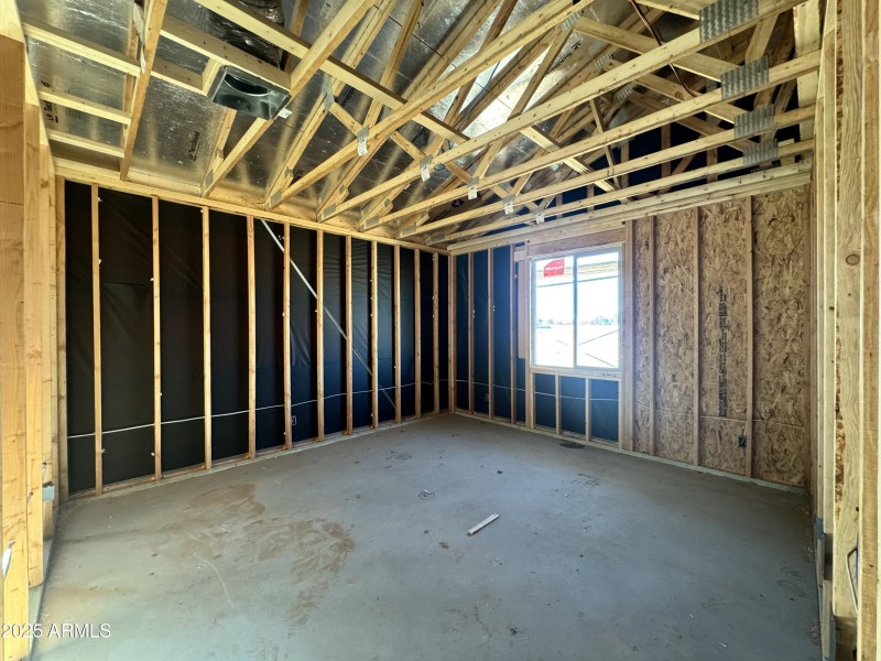 009 Primary Bedroom