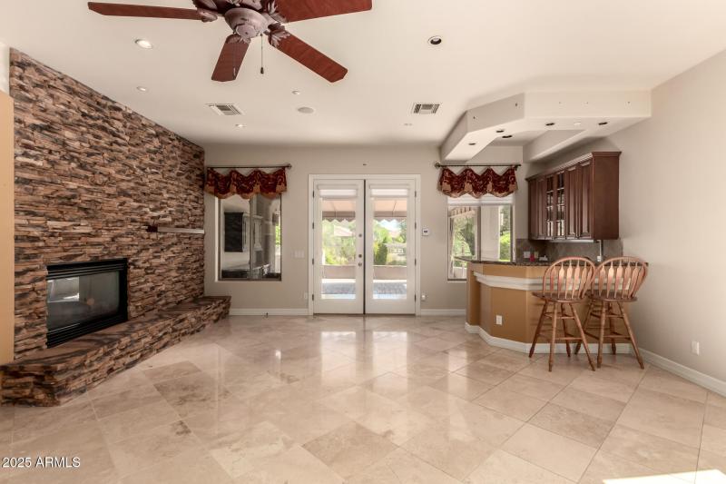 Family Room-Wet Bar