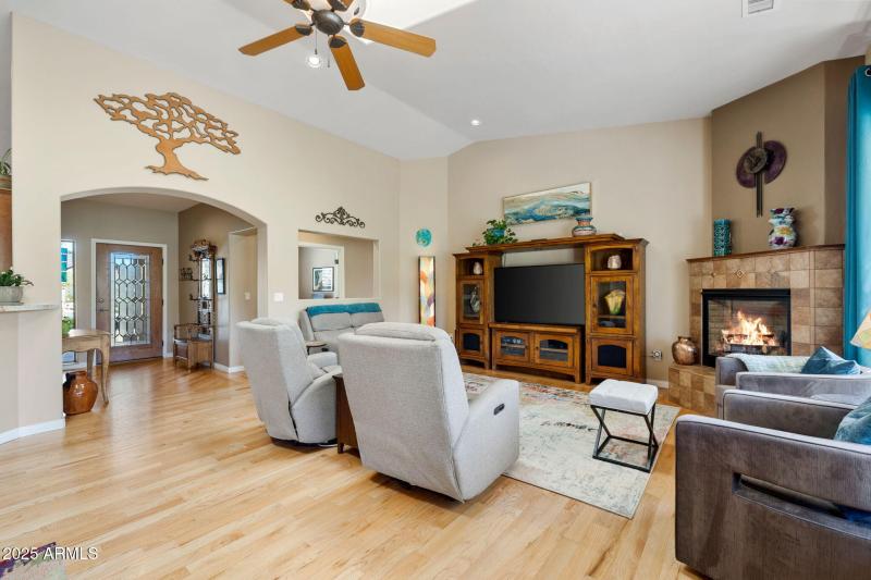 11-Living Room (2)