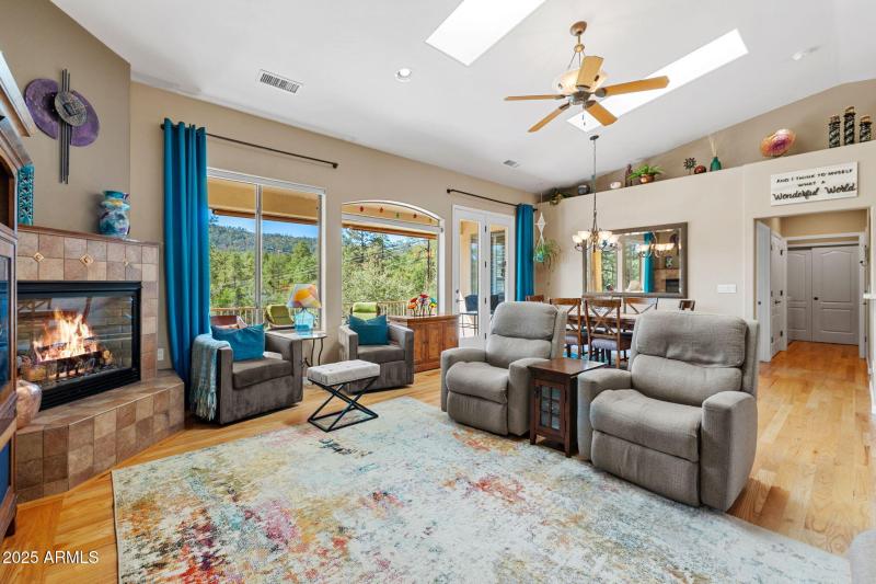 12-Living Room (3)