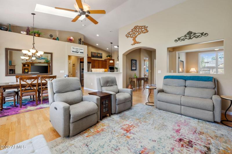 13-Living Room (4)