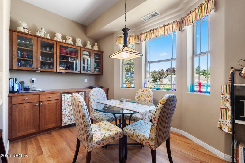 19-Breakfast Nook