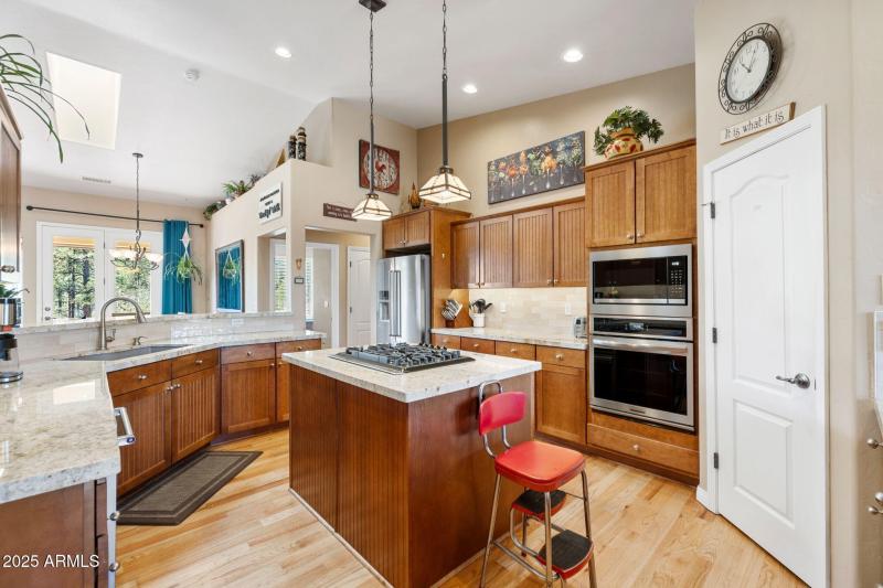 20-Kitchen (2)