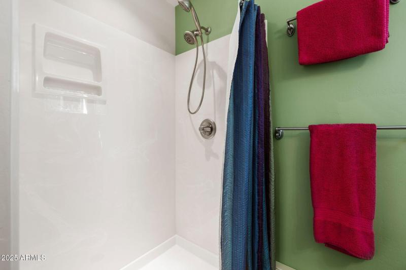 42-Bathroom 3 (2)