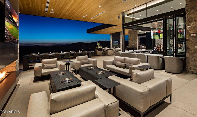SEVEN Patio