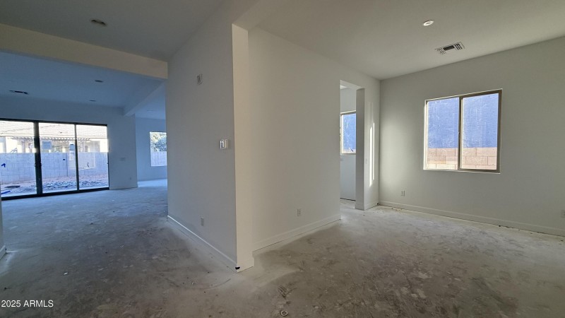 08 - Dining Room