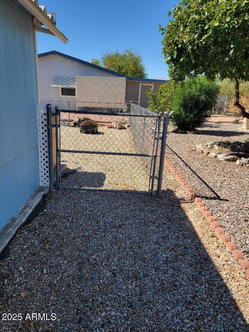 3804 Kansas fenced yard
