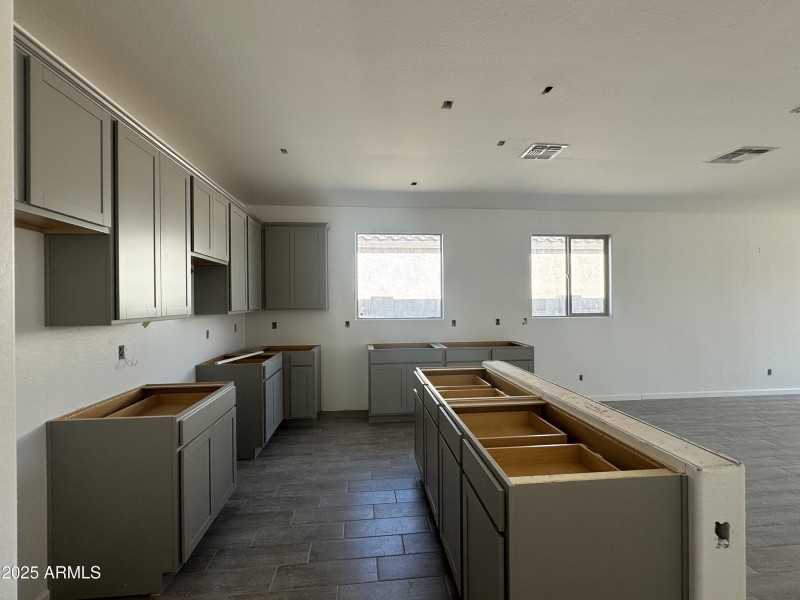 007 Kitchen