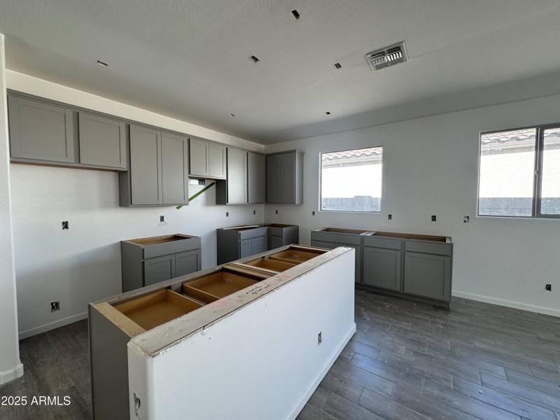 008 Kitchen