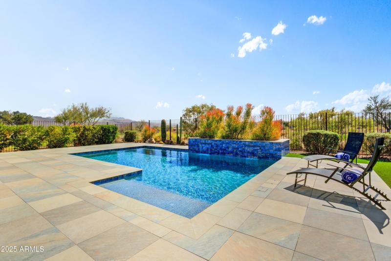 039_Pool To Mountain View