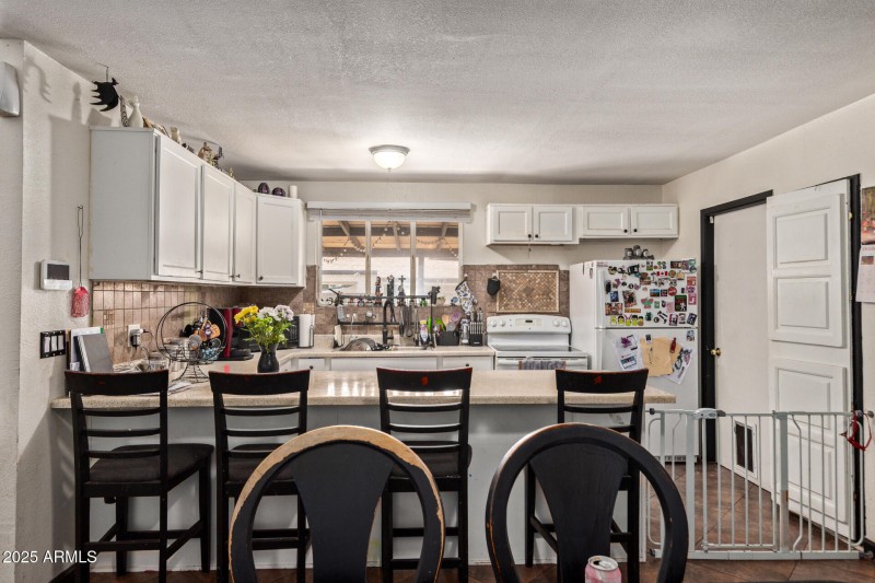 Dining & Kitchen