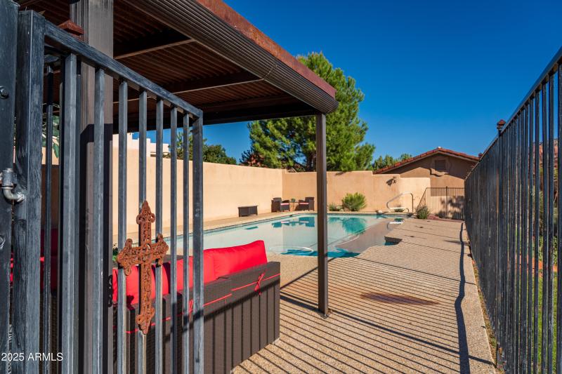 JL_105ViaDelViento-exteriors-18