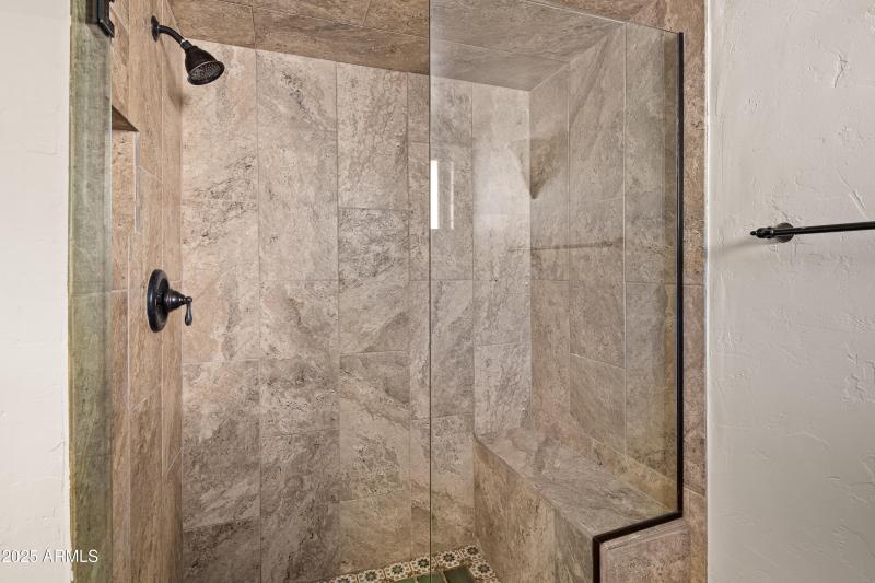 JL_105ViaDelViento-interiors-Bedrooms-06