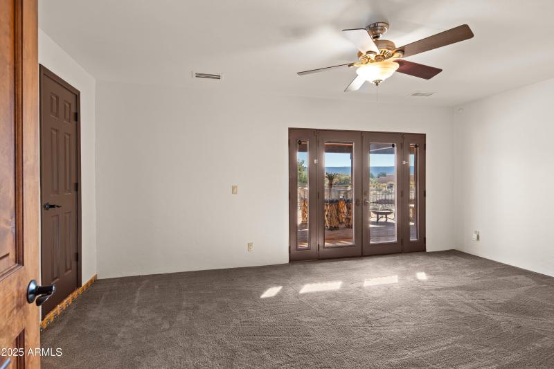 JL_105ViaDelViento-interiors-Bedrooms-11