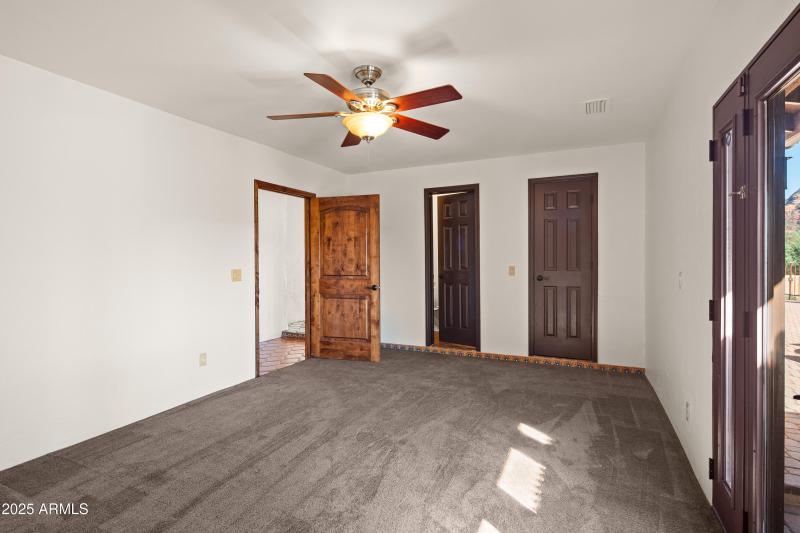 JL_105ViaDelViento-interiors-Bedrooms-12