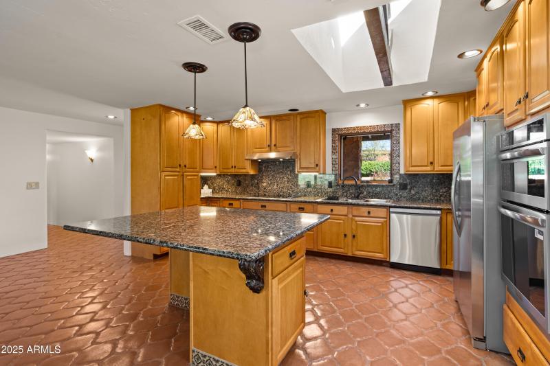 JL_105ViaDelViento-interiors-CommonAreas