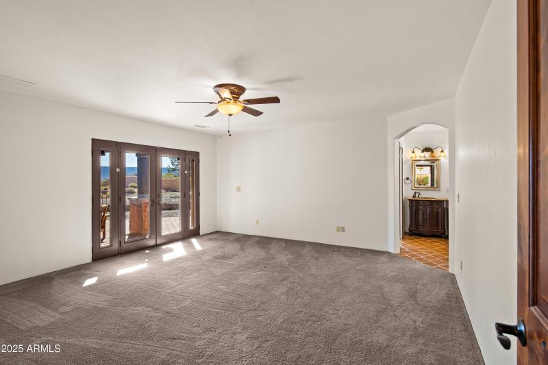 JL_105ViaDelViento-interiors-PrimarySuit