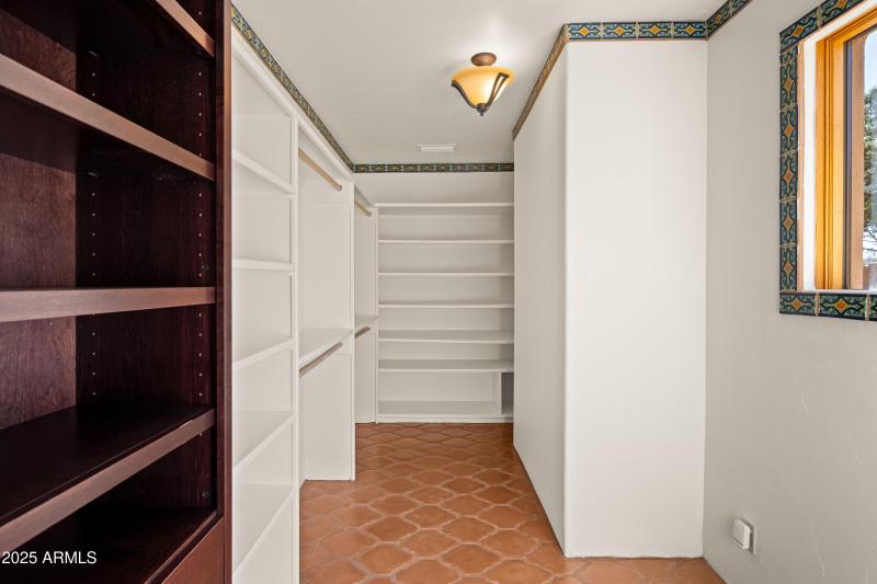 JL_105ViaDelViento-interiors-PrimarySuit