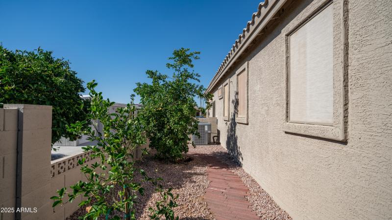 5809 E Leland St Exterior Photos-10