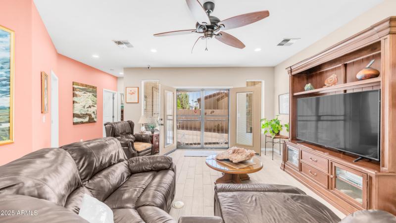5809 E Leland St (23)