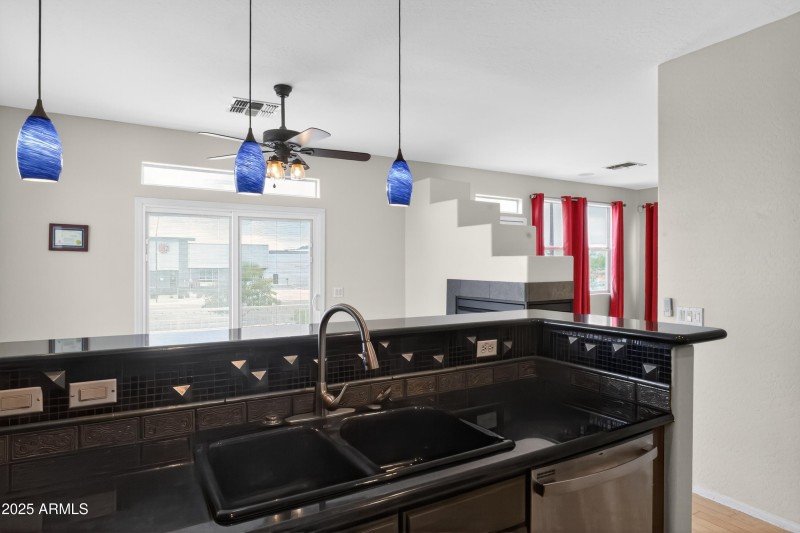 21_1281_E_Frances_Ln_Gilbert_AZ_85295_US