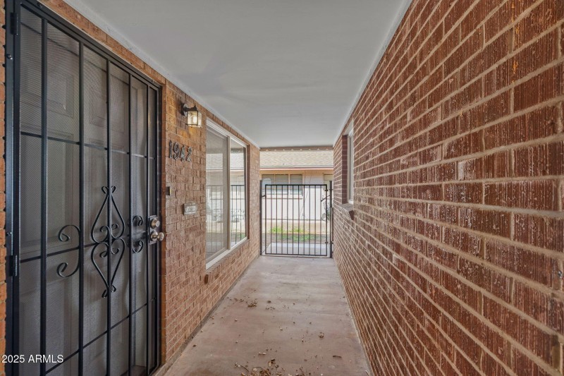 07-exterior-newside-1940_1942