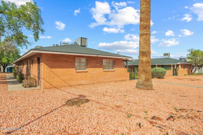 02-exterior-occupied