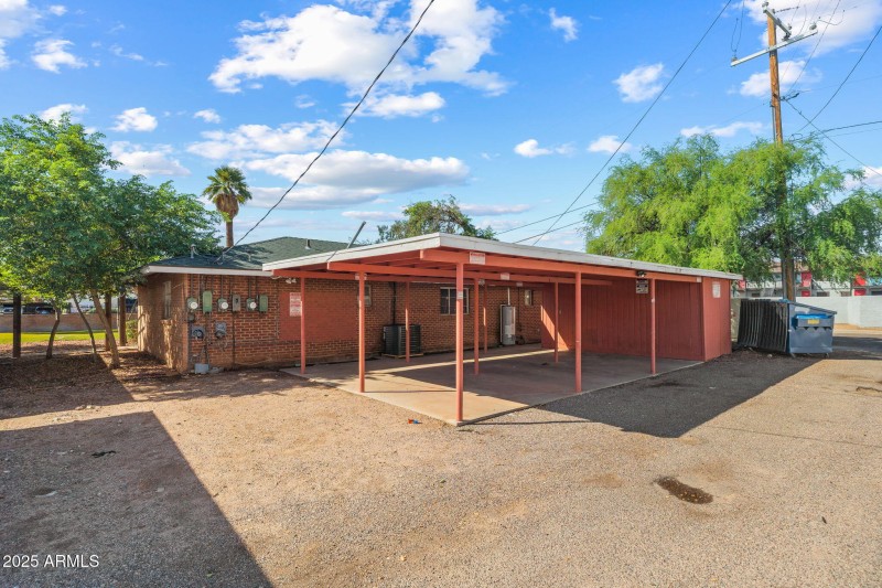 06-exterior-occupied