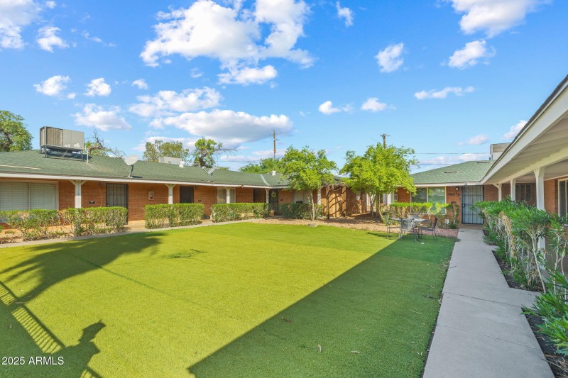 07-exterior-occupied