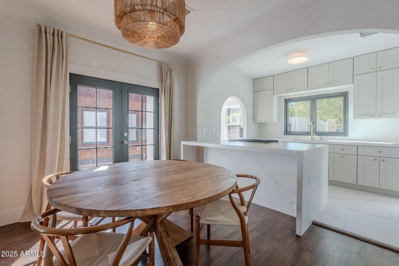 10-web-or-mls-Latham-10