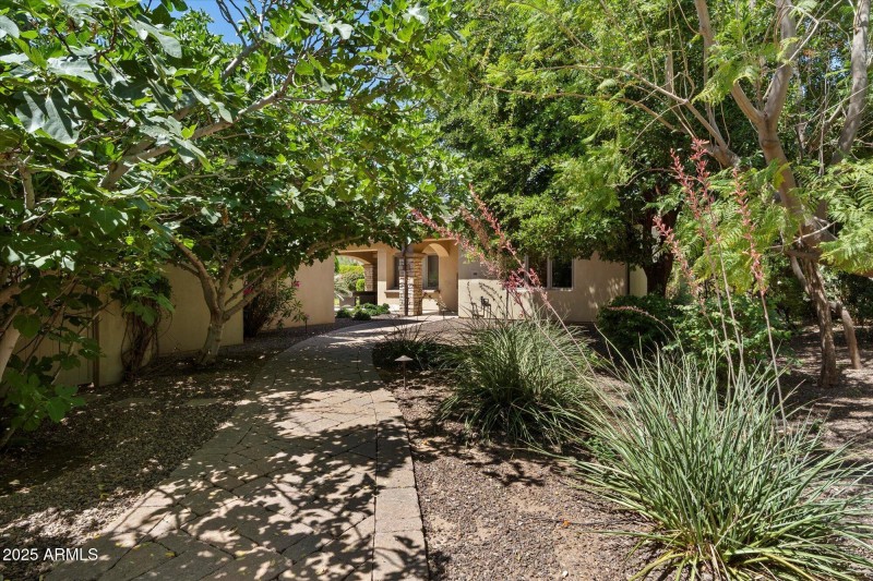 GUEST HOUSE