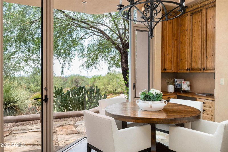 Kitchen dining
