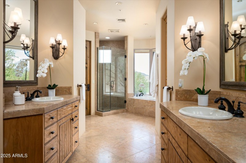 Guest bathroom 1