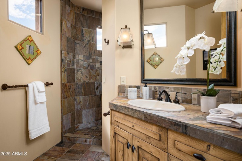 Guest bathroom 2