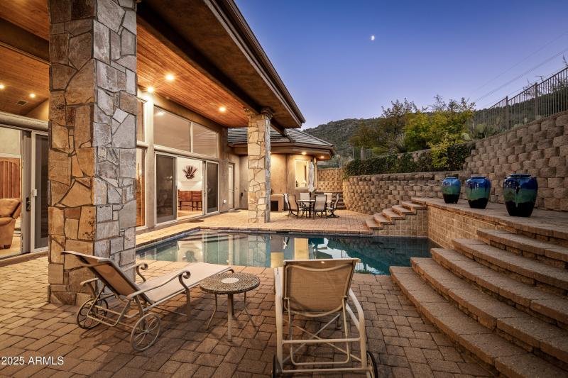 JL_220CrystalSkyDr-exteriors-18