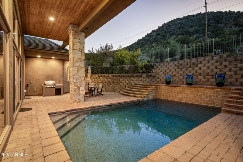 JL_220CrystalSkyDr-exteriors-20