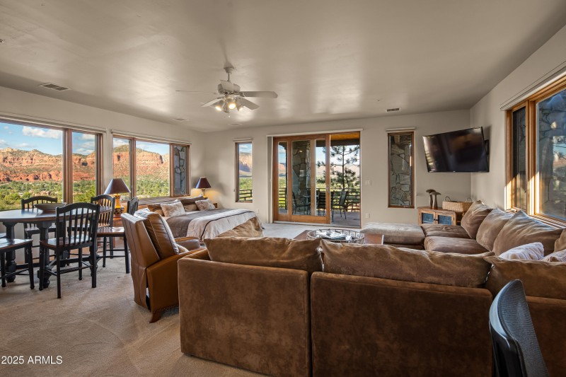 JL_220CrystalSkyDr-interiors-Casita-01